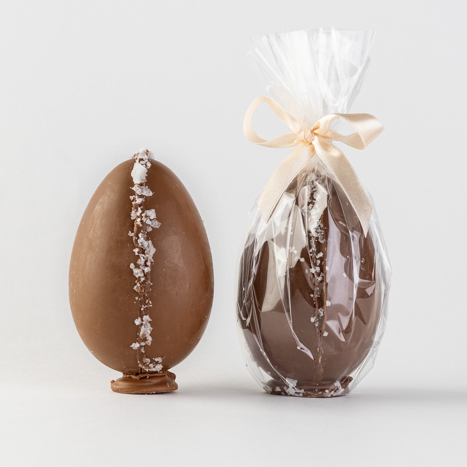 Caramel chocolate egg, filled with caramel filling