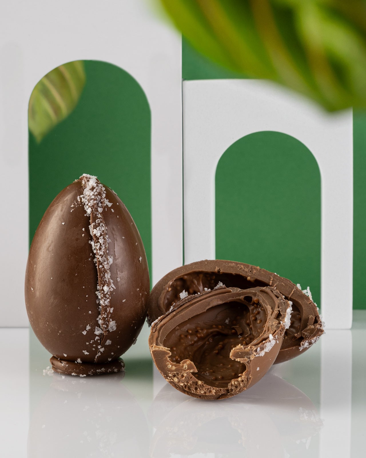 Caramel chocolate egg, filled with caramel filling