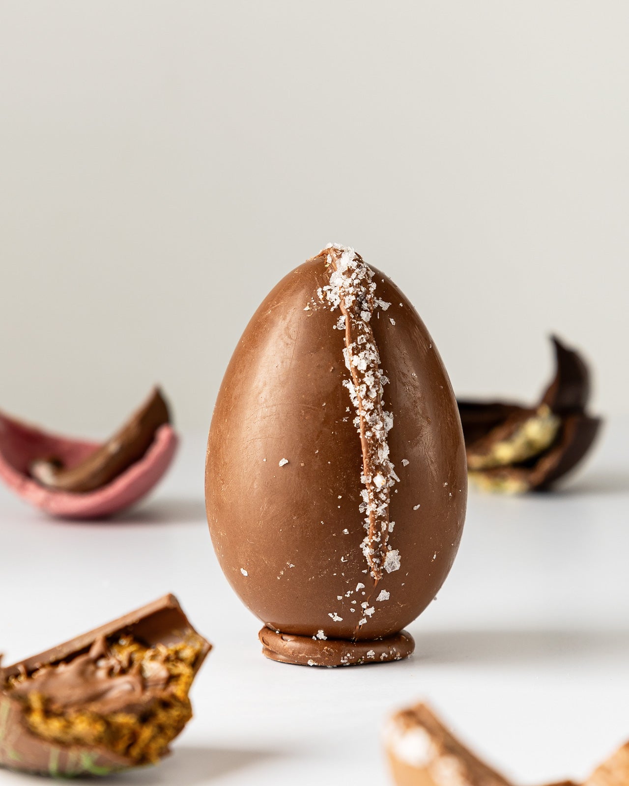 Caramel chocolate egg, filled with caramel filling