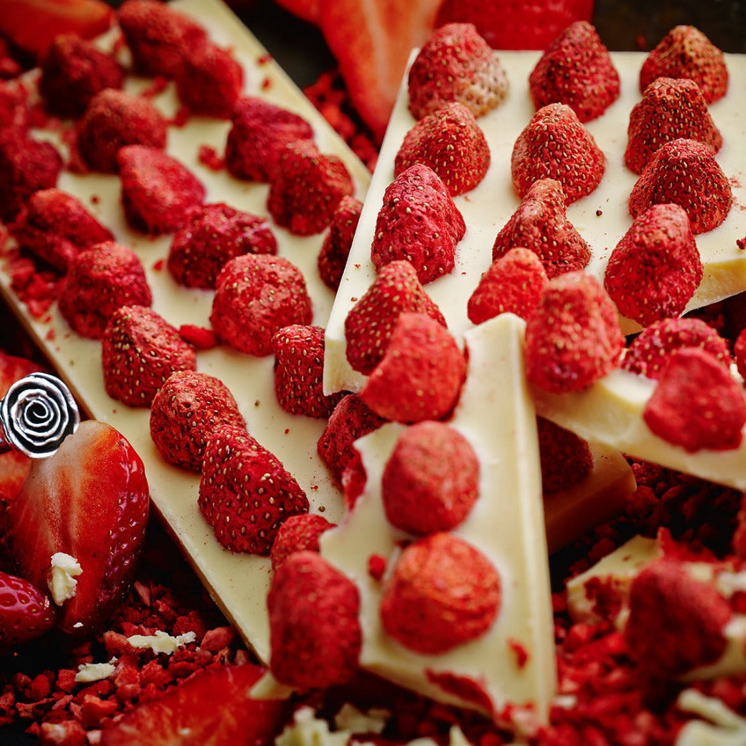 BERRY LOVE / WHITE CHOCOLATE / STRAWBERRY - with winter card - small