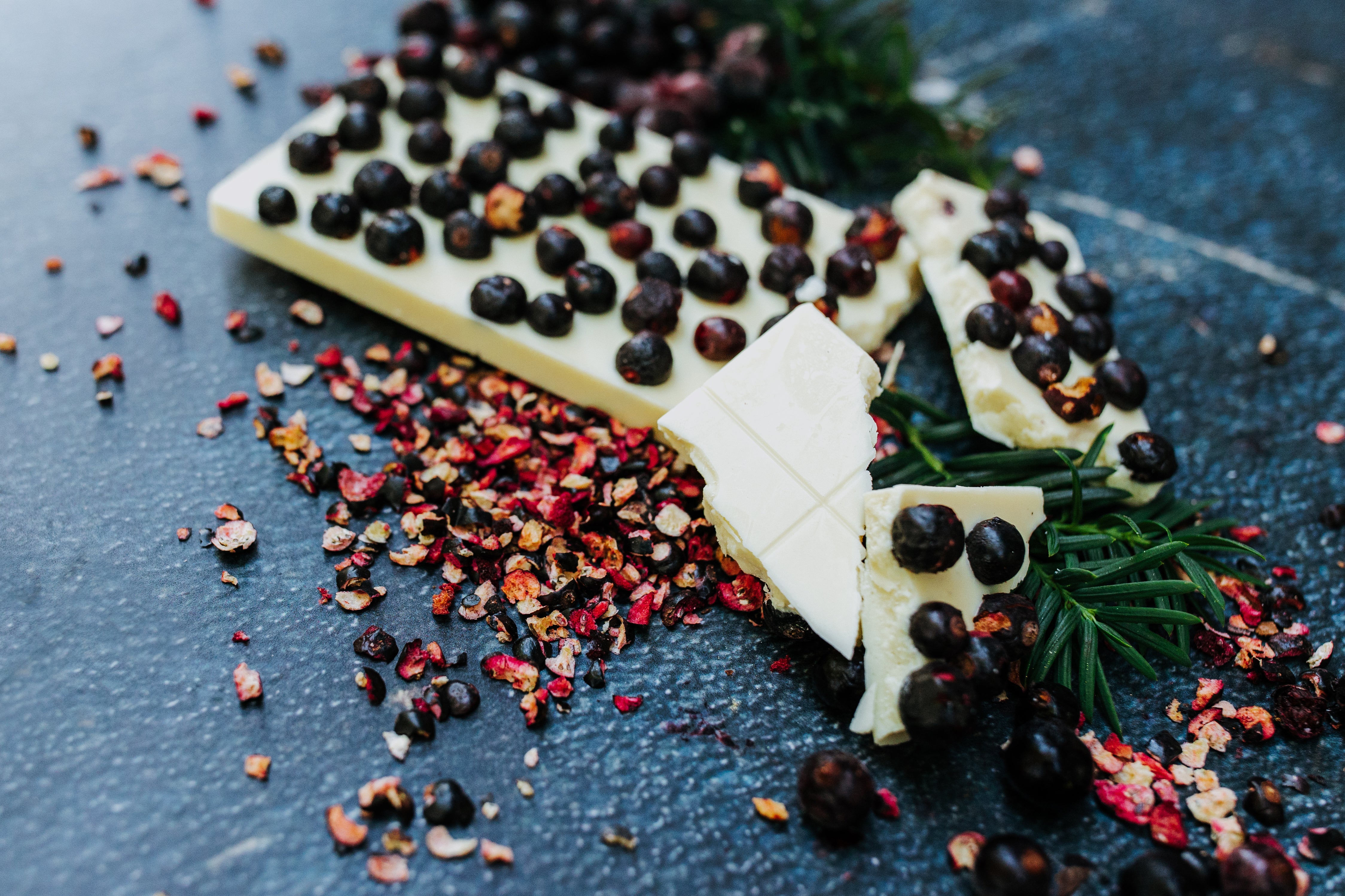 BERRY LOVE / WHITE CHOCOLATE / BLACK CURRANT