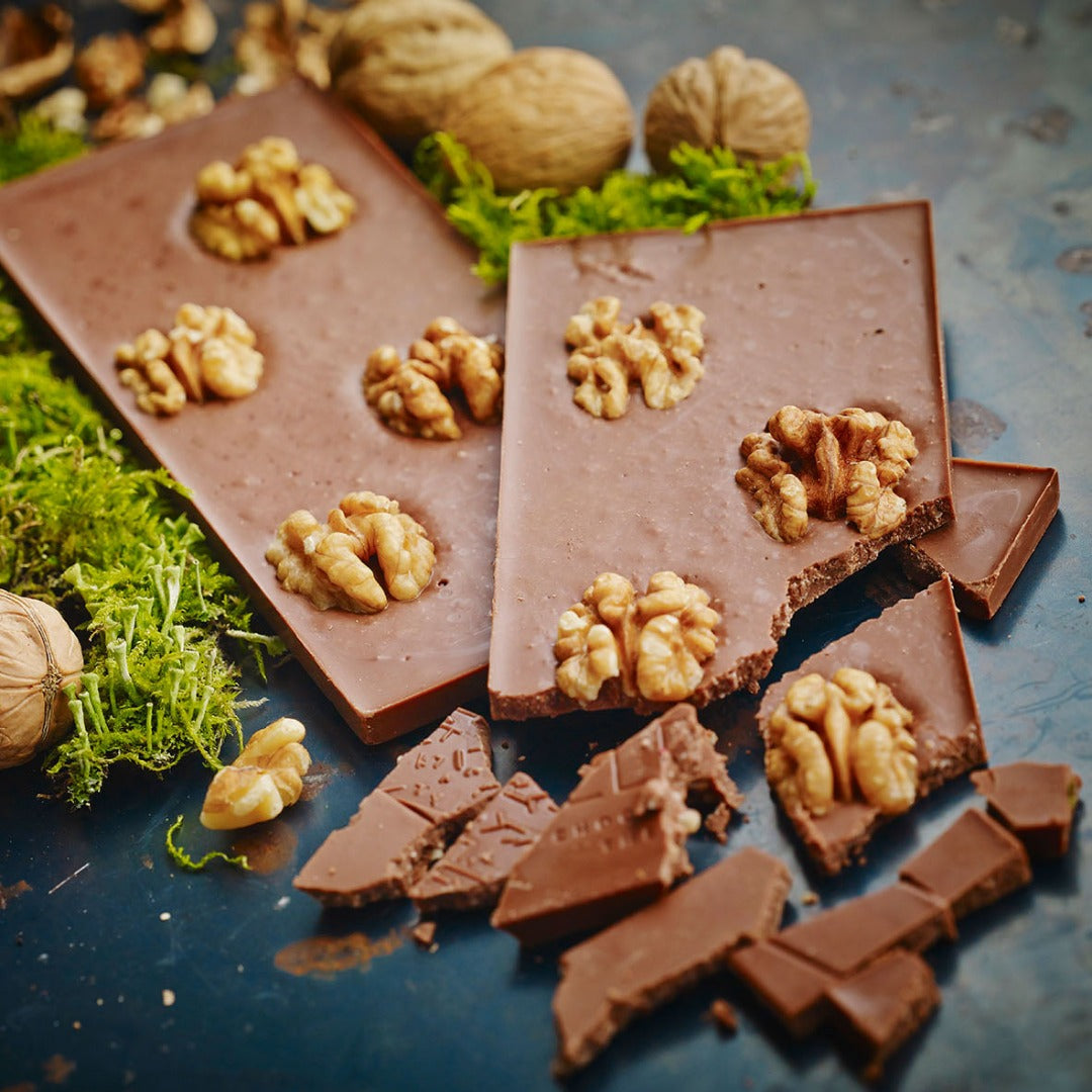 MILK CHOCOLATE / WALNUTS