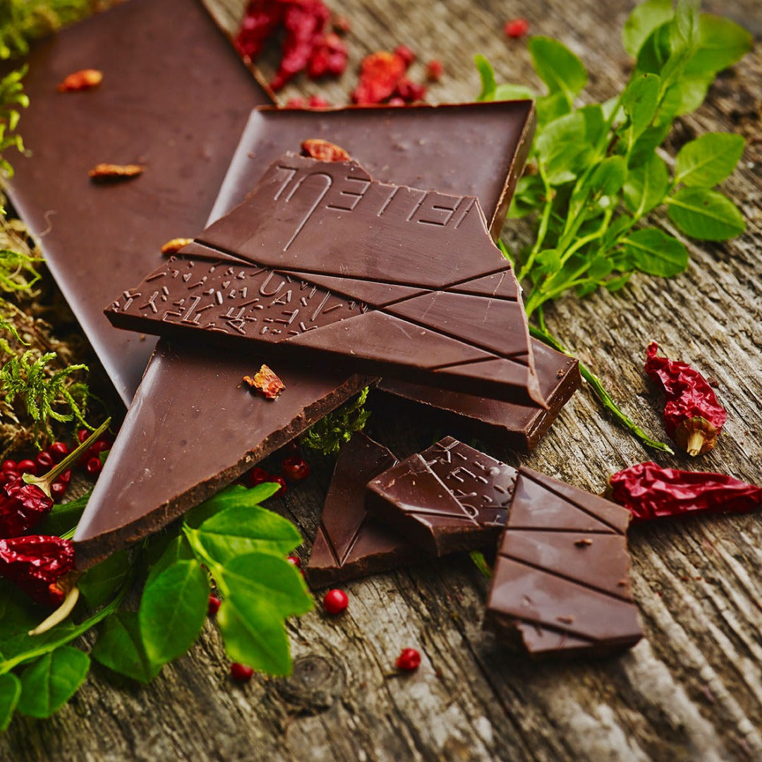 DARK CHOCOLATE / CHILI