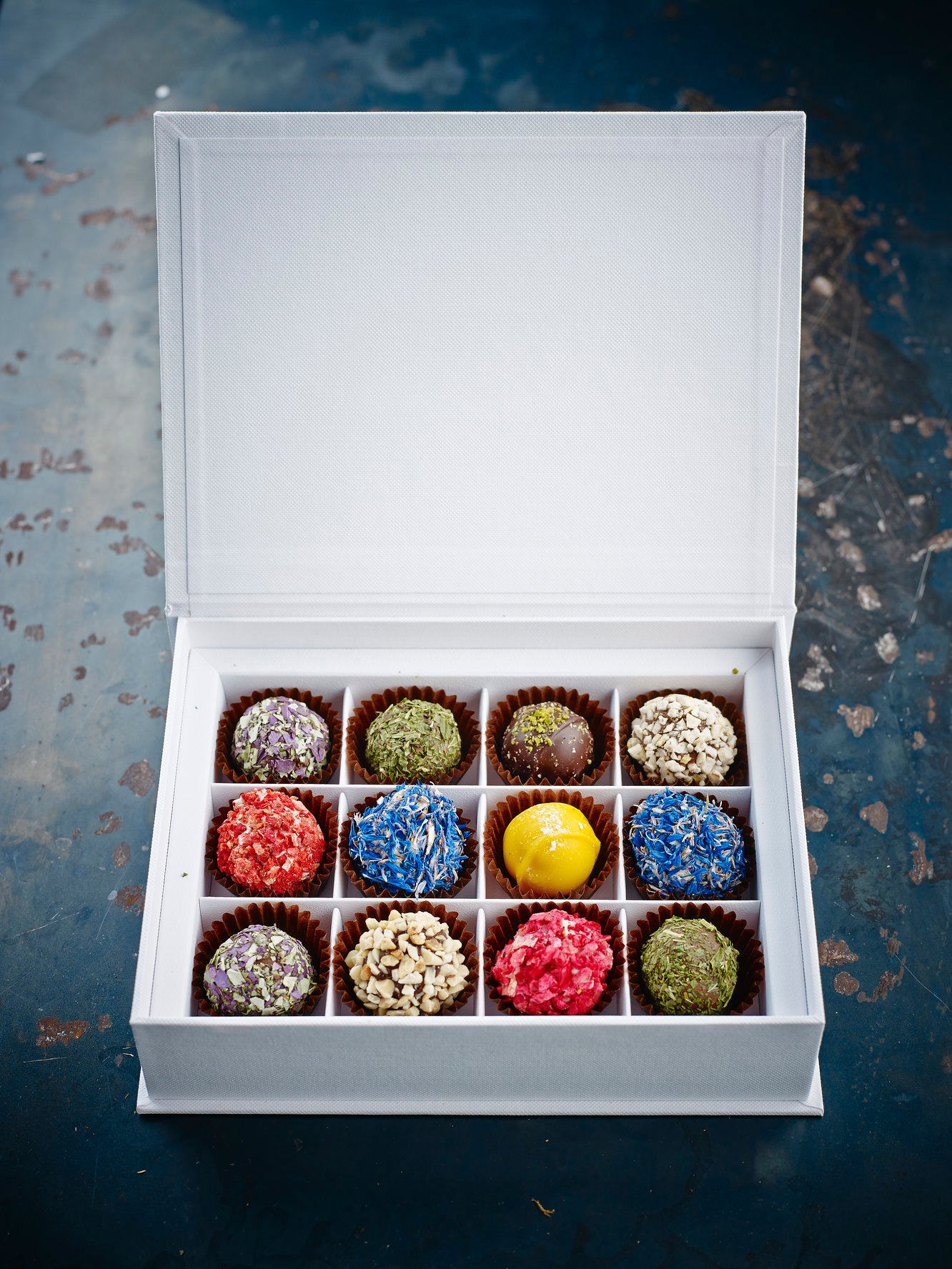 ANY CHOCOLATE TRUFFLES SELECTION IN EXCLUSIVE GIFT BOX