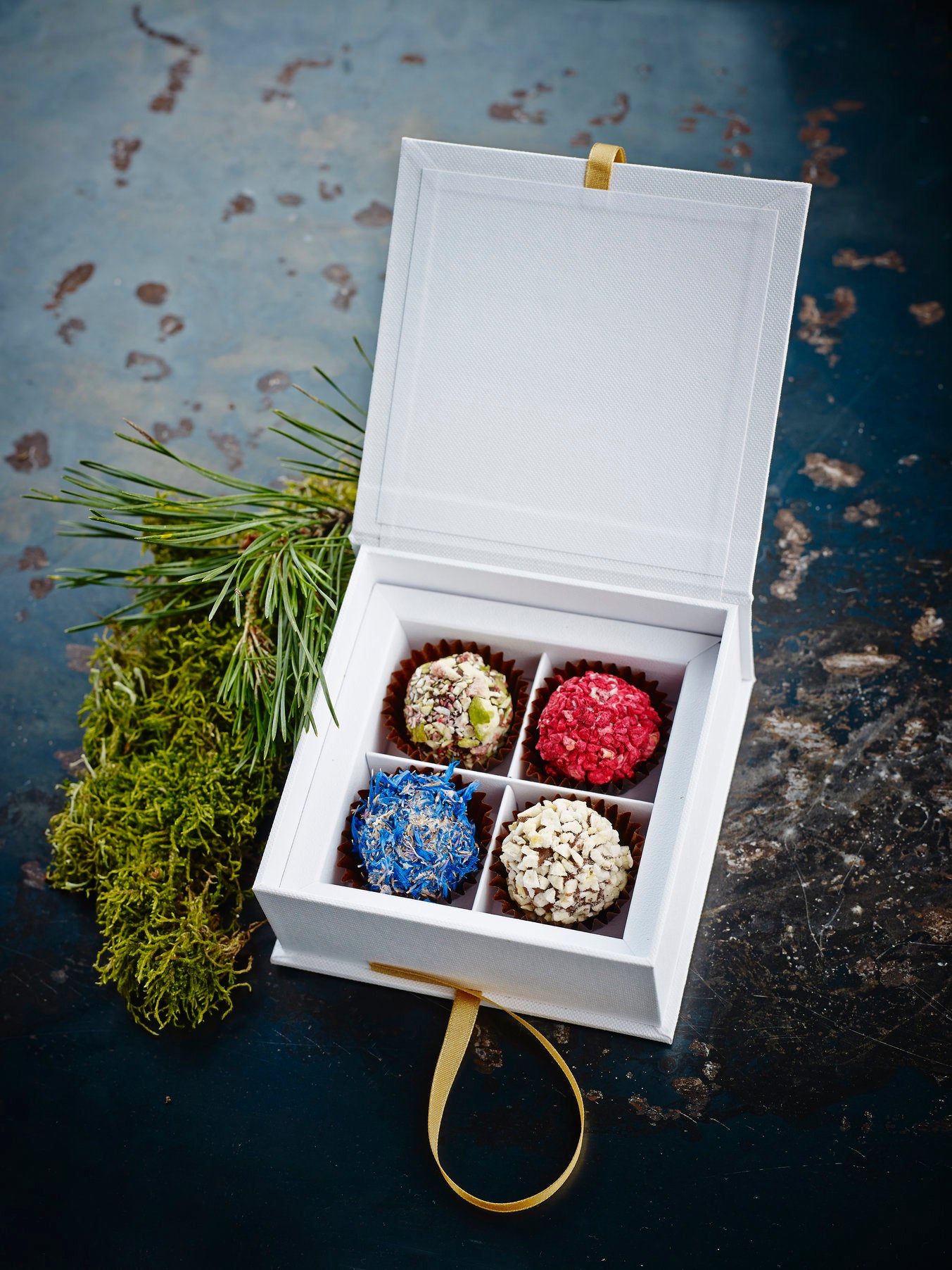 ANY TRUFFLES SELECTION IN EXCLUSIVE GIFT BOX
